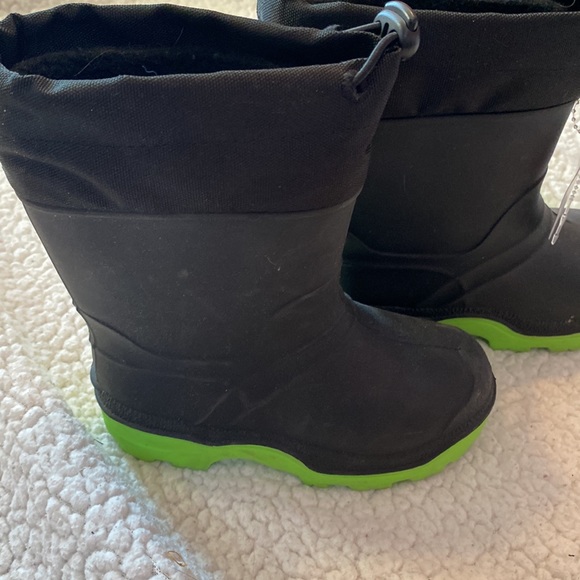 Brand new snow boots - Picture 2 of 6